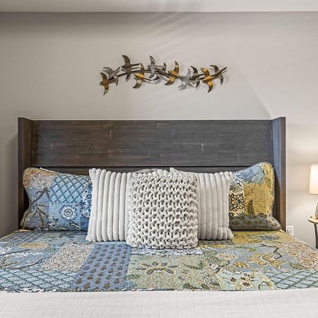 Spring Creek Luxury King One Bedroom At White Spruce Lodge Canmore Ngoại thất bức ảnh