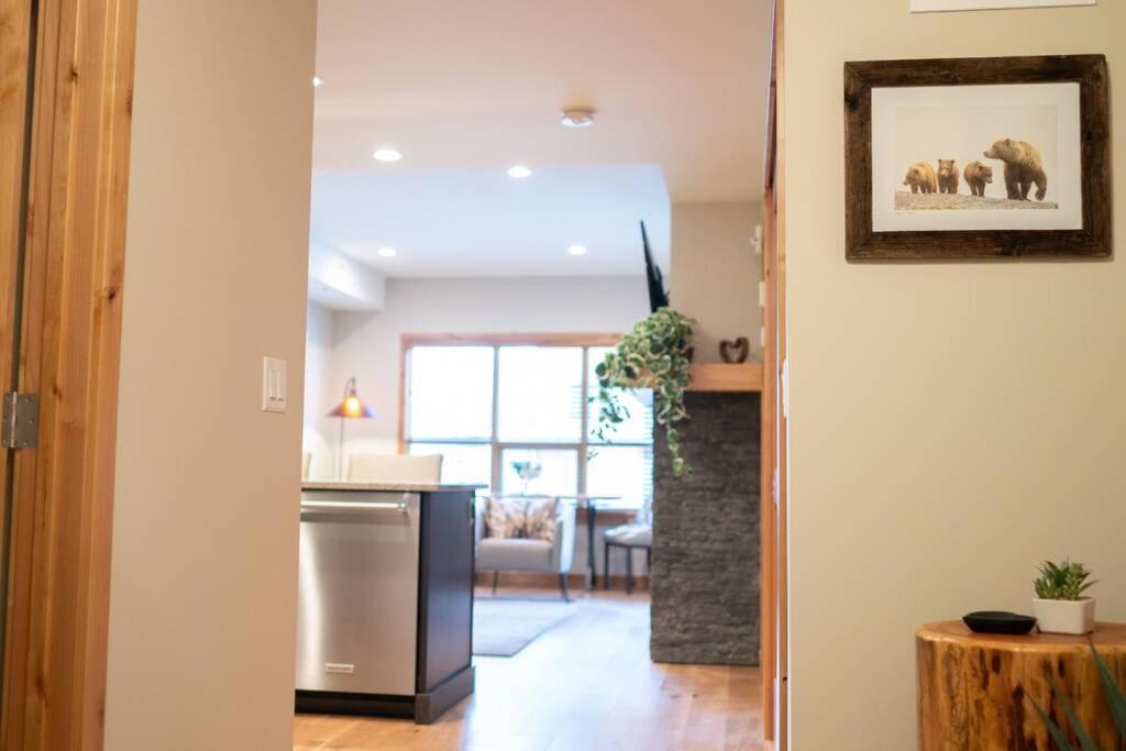 Spring Creek Luxury King One Bedroom At White Spruce Lodge Canmore Ngoại thất bức ảnh