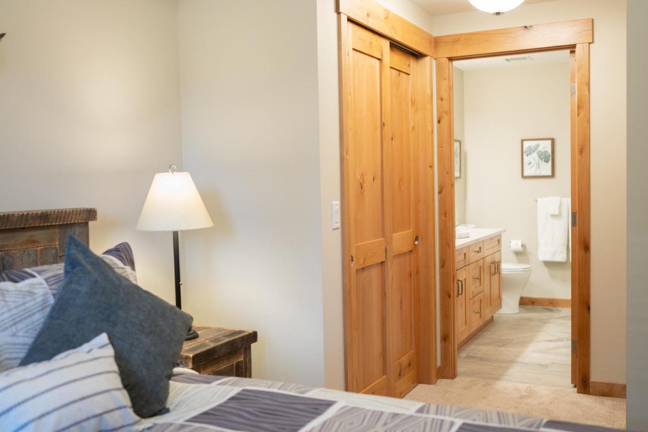 Spring Creek Luxury King One Bedroom At White Spruce Lodge Canmore Ngoại thất bức ảnh