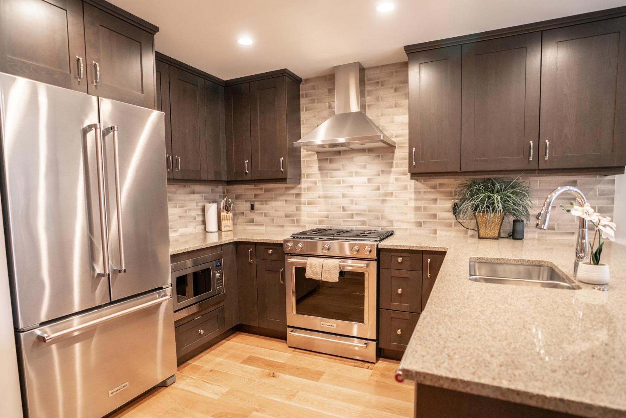 Spring Creek Luxury King One Bedroom At White Spruce Lodge Canmore Ngoại thất bức ảnh
