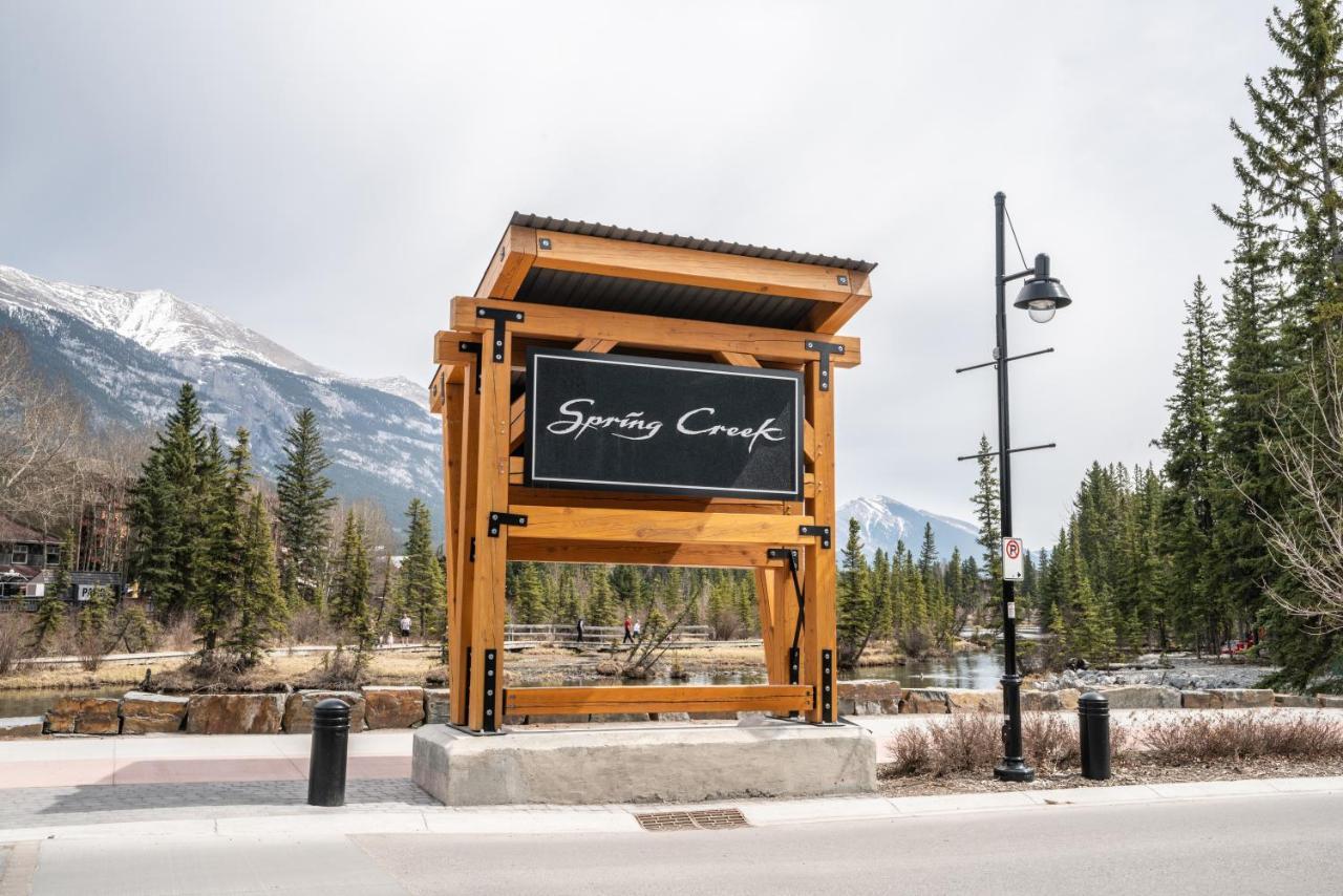Spring Creek Luxury King One Bedroom At White Spruce Lodge Canmore Ngoại thất bức ảnh