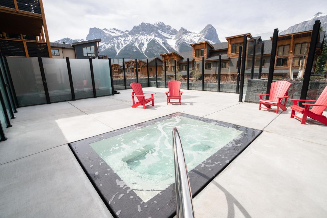 Spring Creek Luxury King One Bedroom At White Spruce Lodge Canmore Ngoại thất bức ảnh