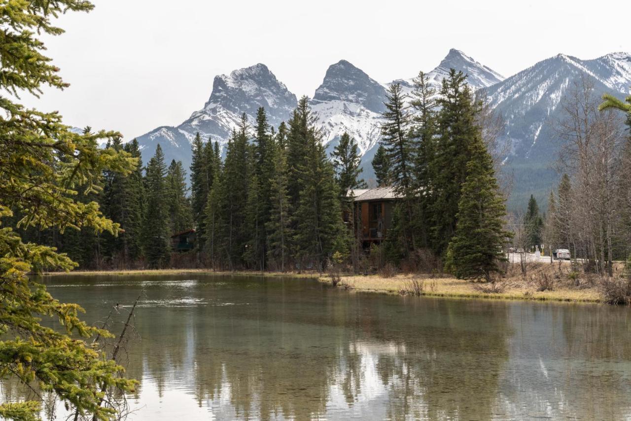 Spring Creek Luxury King One Bedroom At White Spruce Lodge Canmore Ngoại thất bức ảnh