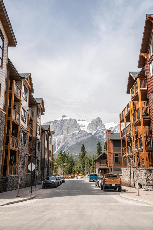 Spring Creek Luxury King One Bedroom At White Spruce Lodge Canmore Ngoại thất bức ảnh