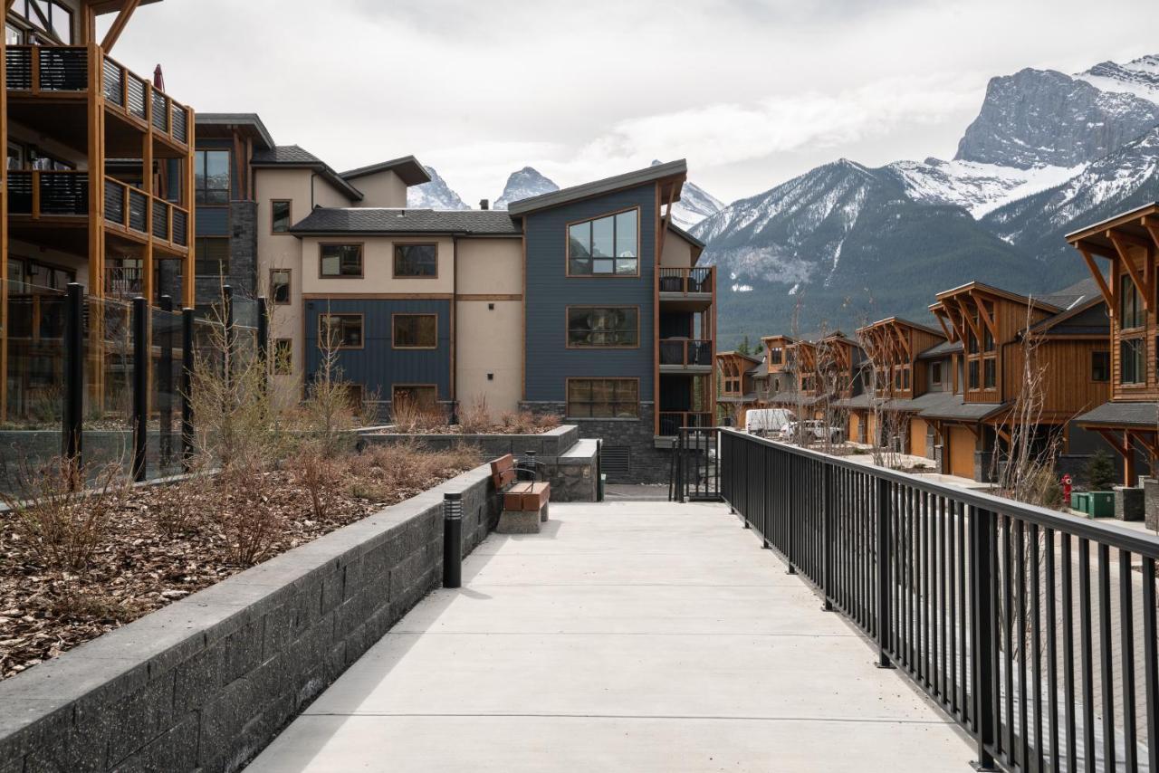 Spring Creek Luxury King One Bedroom At White Spruce Lodge Canmore Ngoại thất bức ảnh