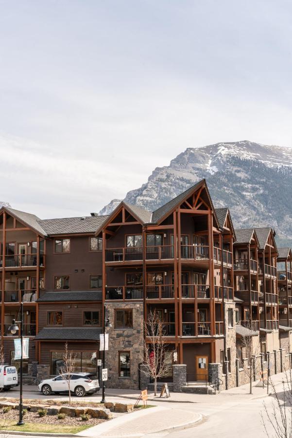 Spring Creek Luxury King One Bedroom At White Spruce Lodge Canmore Ngoại thất bức ảnh