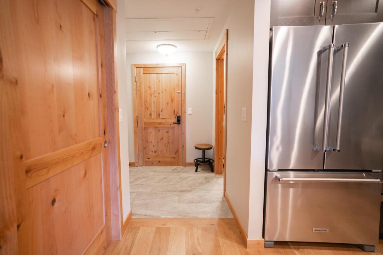 Spring Creek Luxury King One Bedroom At White Spruce Lodge Canmore Ngoại thất bức ảnh