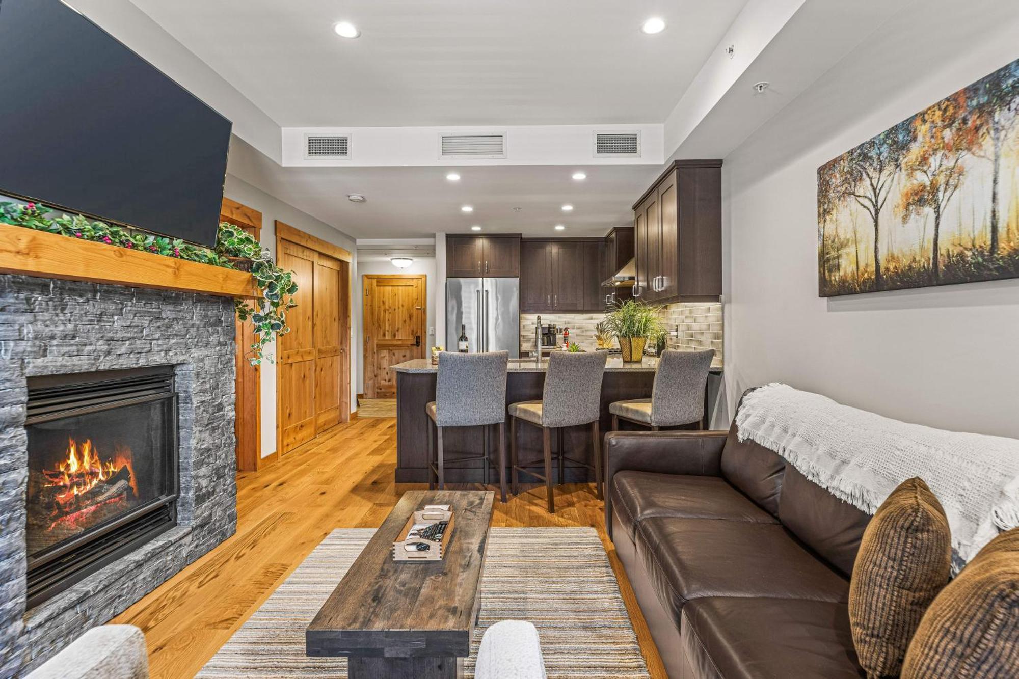 Spring Creek Luxury King One Bedroom At White Spruce Lodge Canmore Ngoại thất bức ảnh