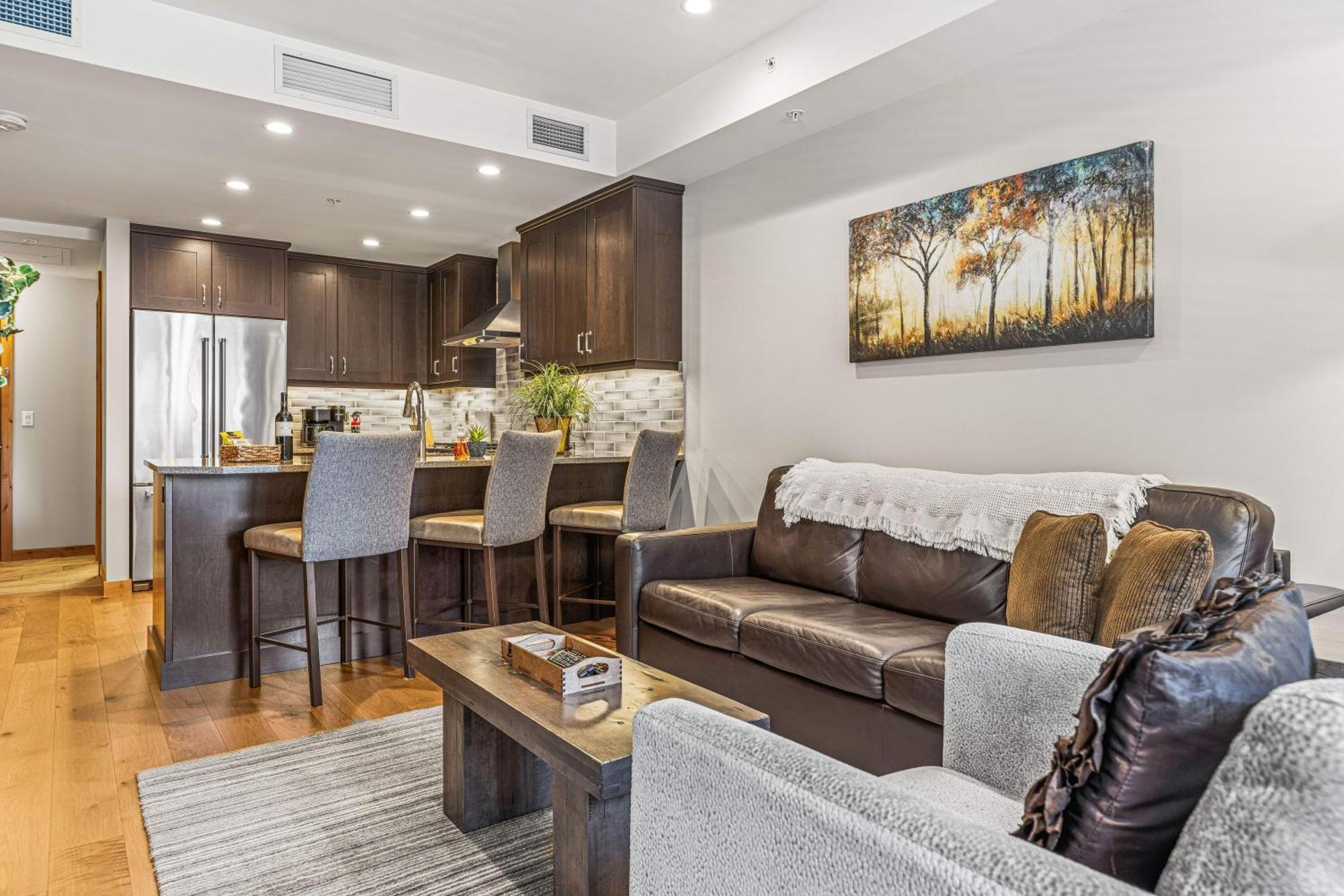 Spring Creek Luxury King One Bedroom At White Spruce Lodge Canmore Ngoại thất bức ảnh